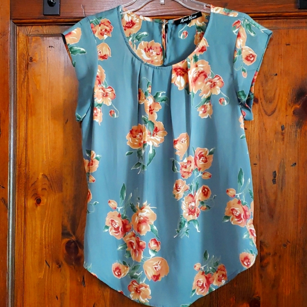 Alice Blue Floral Top, size L